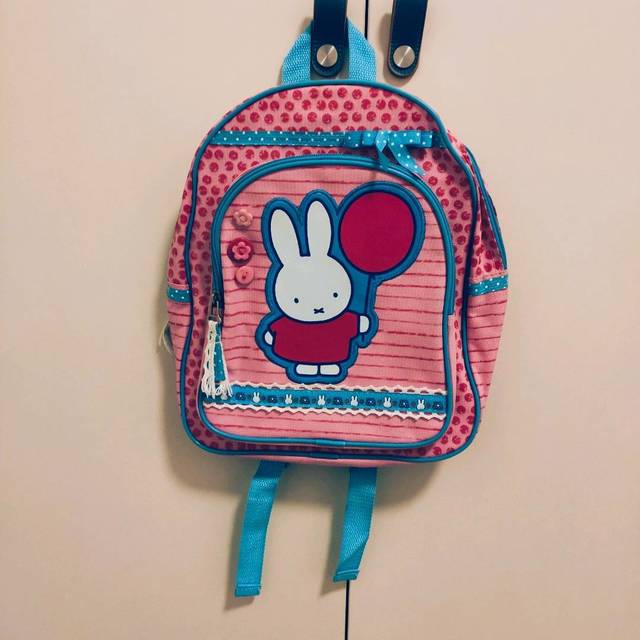 结实小巧的米菲兔儿童双肩包