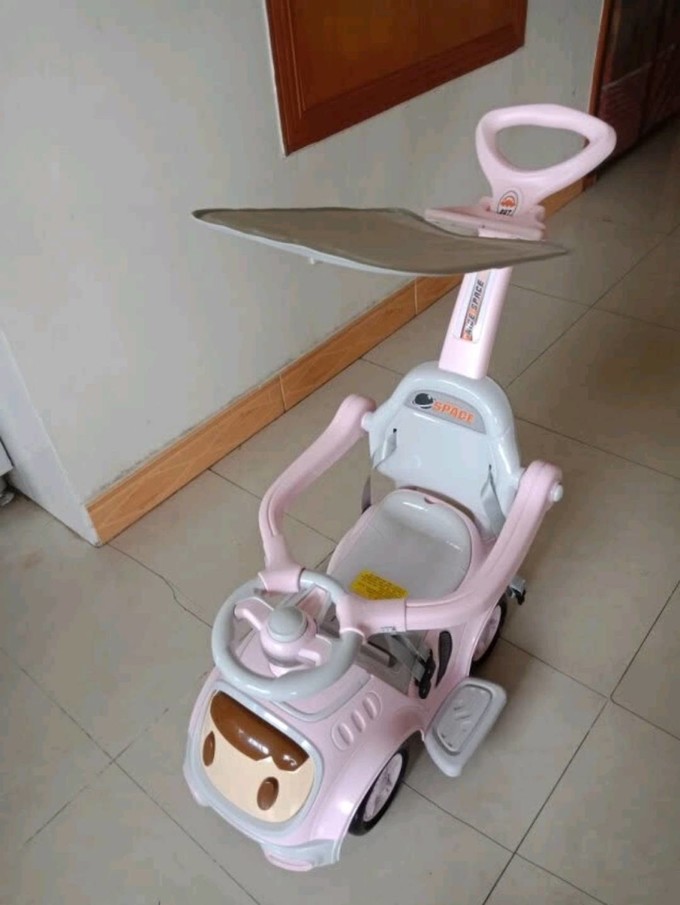 婴儿推车