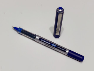 下笔丝般顺滑！三菱UB-150蓝色中性笔