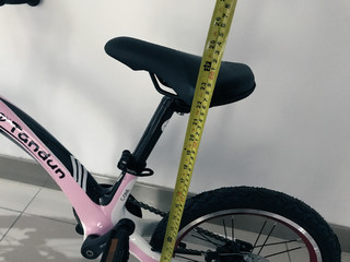 真碳纤维儿童自行车 超轻仅重5.9kg