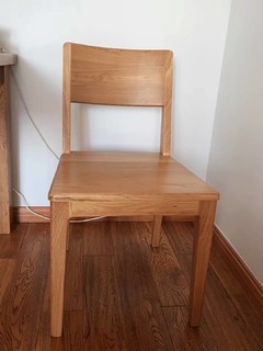 实木质感很好的椅子