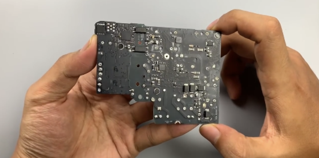 苹果140wusbc充电器拆解首次搭载氮化镓技术