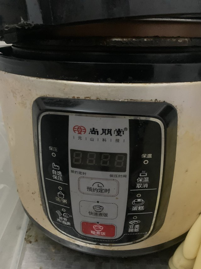 陪伴多年的尚朋堂压力锅煲汤神器