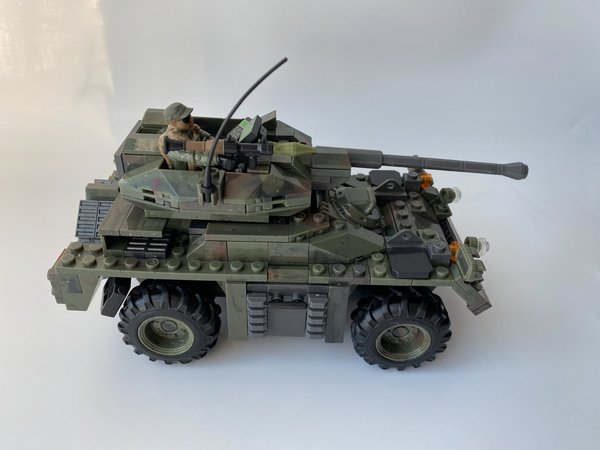 美高的使命召唤轮式APC装甲车