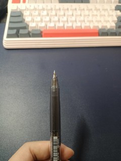 好写又精致的三菱umn105中性笔