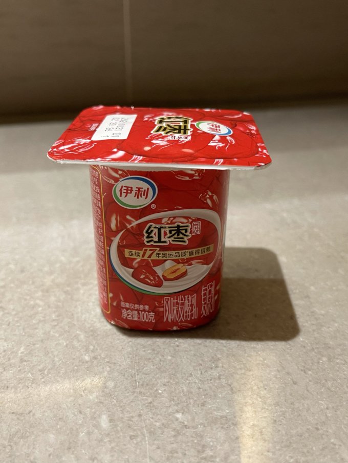 伊利红枣风味发酵乳酸酸甜甜很好喝