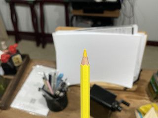 这个铅笔不光是青春洋溢，而且充满嫩气