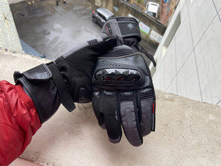 最具性价比的冬季防雨摩托车手套
