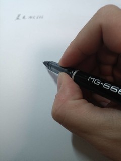 黑色沉稳好质感的晨光MG666中性笔