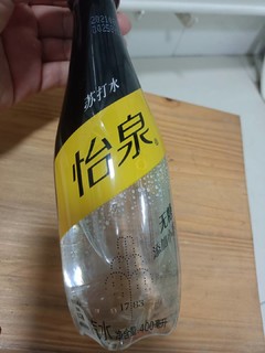 运动后来瓶苏打水更爽口解渴