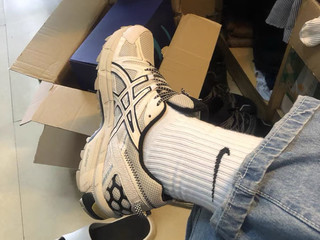 ASICS 亚瑟士 运动跑鞋