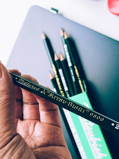 ​笔触细腻，硬度齐全~三菱9800铅笔