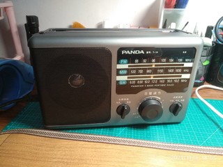 台式收音机。
