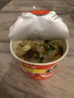 今日份深夜食堂—橙色的公仔面🍜