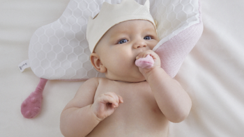 EMXEE嫚熙新品“婴儿云片枕”首发，云感0压健康成长！