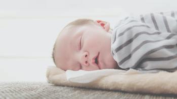 babycare上新啦，新款双边自动吸奶器专为躺吸设计！