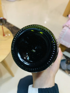 牙根酌酒：普利米希亚莫纳利园干红