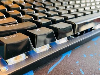 价钱不高的一款机械键盘