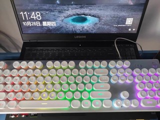 圆键白色彩光键盘