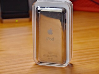 十年前的iPod touch4，还能开机