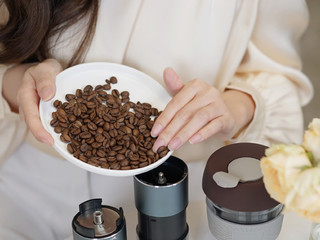 享受磨豆趣味—朗特乐小型电动咖啡磨豆机