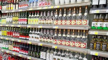 市井生活 篇八十六：超市里这6种“光瓶”白酒，行家经常买，价格还不贵，值得囤起来 