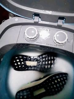 美的半自动洗鞋机，彻底解放双手！懒人必备