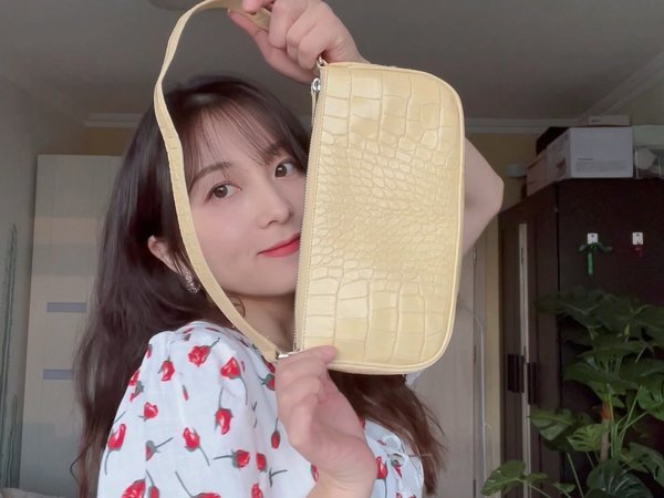 五折入手，别样byfar 腋下包