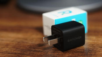 超逸酷玩 篇300：RAVPower 20W快速充电头便携小巧智能设备全兼容