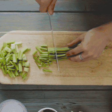 用了半年的菜板，居然这么脏，许多人都不知道正确的清洗方法