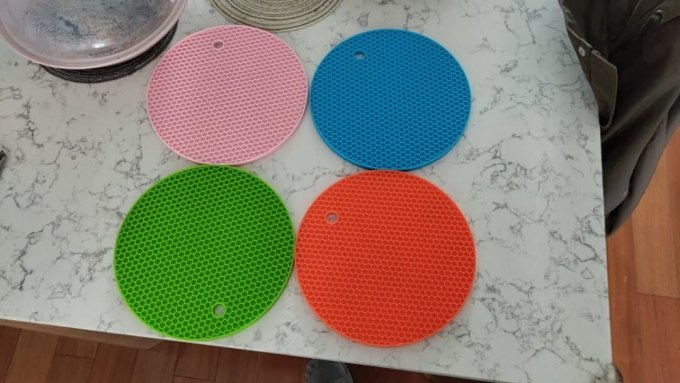 京东京造厨用杂件怎么样 这款京东京造的橡胶隔热垫非常大.