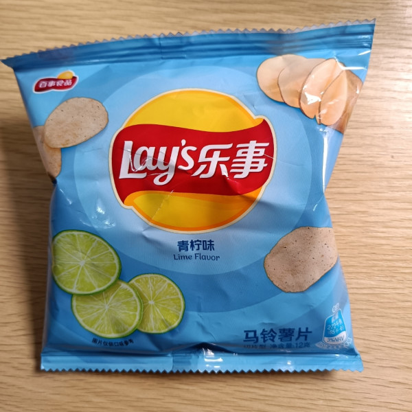 口感酥脆可口:乐事这一款青柠风味儿的薯片,挺好吃的,本人喜欢,有种清
