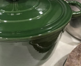这个绿色的应该是京东京造珐琅锅里最好的