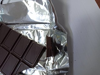 来自俄罗斯的纯可可脂黑巧克力。