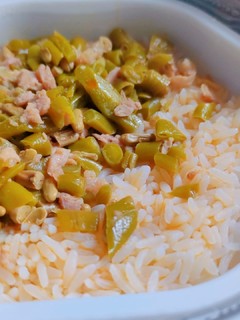 自热米饭分享：肉末豇豆煲仔饭~酸爽可口！
