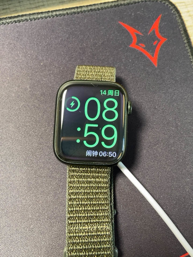 绿色 Watch s7更适合有内涵的男