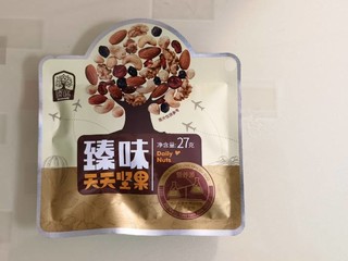 每天一袋好吃又有营养的臻品天天坚果。