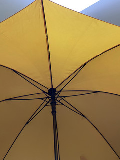 一把大伞呵护你的下雨天！