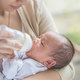 宝宝总是清醒喝奶困难，迷糊喝奶顺畅，这可怎么办？