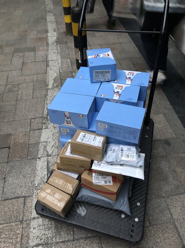 这次囤的牛奶终于超过楼下小超市了