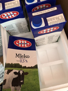 两厢24盒牛奶还是沉重的吓人的。