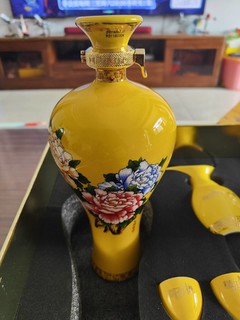 西凤国花瓷30年，酒中艺术品。