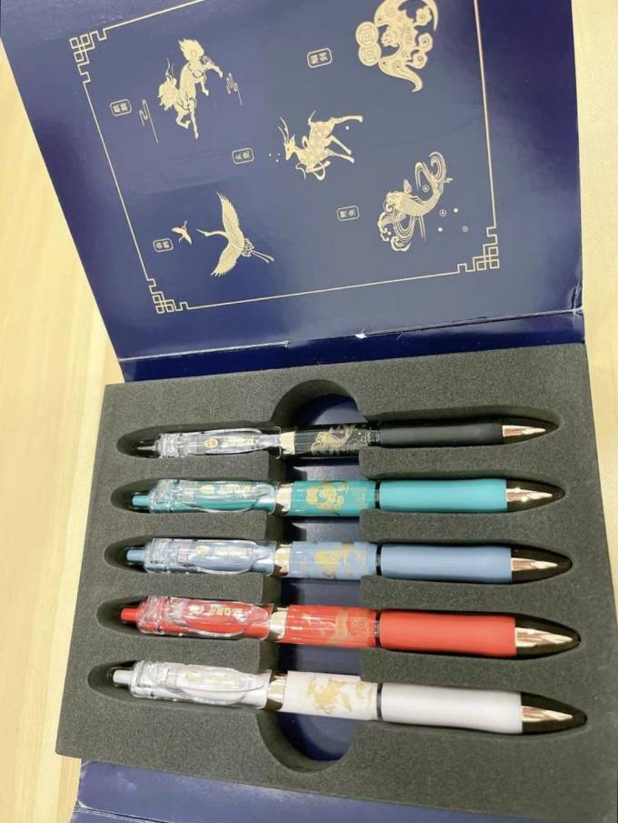 大爱国风的晨光故宫文创联名笔