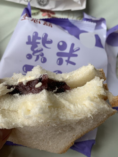 超好吃的紫米面包