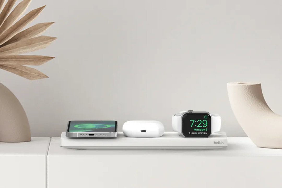 贝尔金发布 BoostCharge Pro 三合一无线充电板：支持 Apple Watch 7 快充