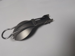 简单好用的的黑冰钛合金折叠勺子
