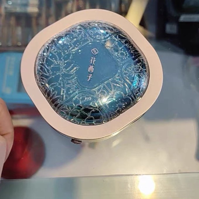 出油美眉必备神器～花西子空气蜜粉