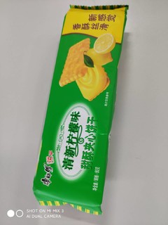 康师傅饼干两块钱一包，感觉很值