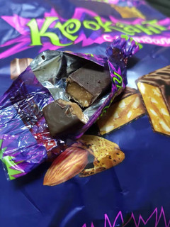 俄罗斯紫皮糖，巧克力+果糖+坚果，香甜酥
