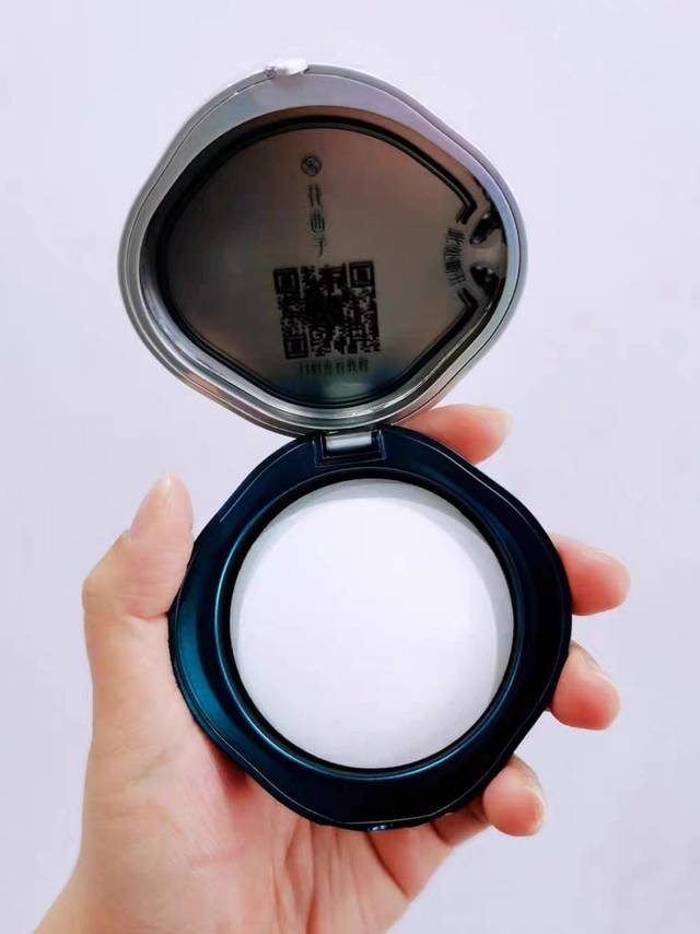 定妆心头好物—花西子蜜粉饼